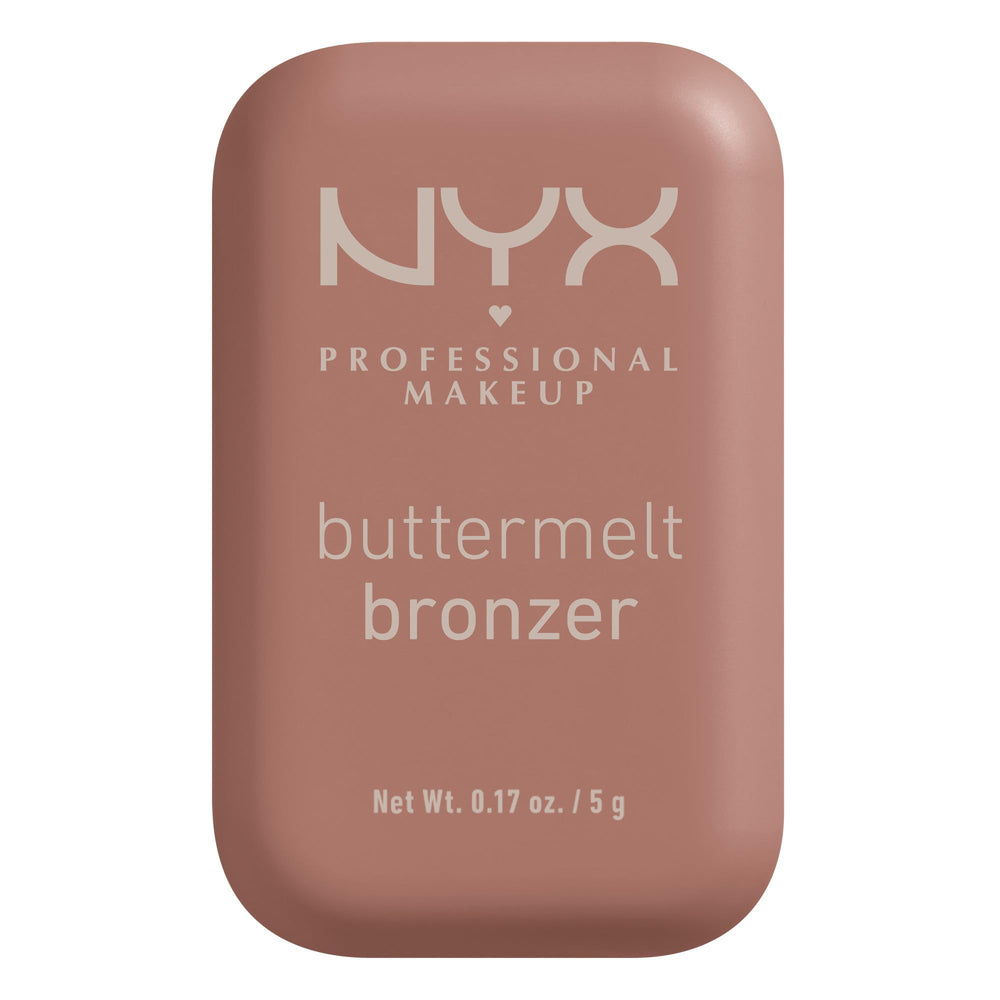 NYX Buttermelt Bronzer se aplica suavemente en el templo y las mejillas para un bronceado natural