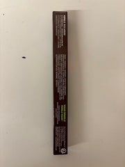 Punta ultra fina del NYX Micro Brow Pencil para trazos realistas.