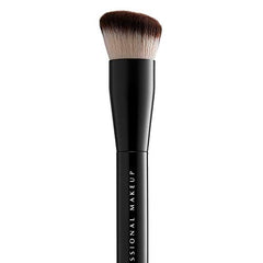 NYX foundation brush with soft, dense bristles for pigment-rich liquids.