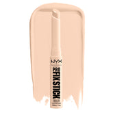 NYX Pro Fix Stick Correcting Concealer, empaque compacto para retoques en la piel.