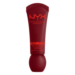 NYX Smushy Matte Lip Balm aplicada suave para labios hidratados y cómodos.