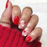 Uñas postizas OCOUYVD con corazones rojos para ocasiones románticas.