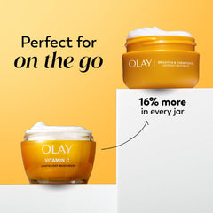 Cream swirl close-up on Olay Regenerist Radiance highlights light texture.
