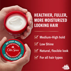 Aplicación de Old Spice No-Poof Paste en cabello húmedo para fijación duradera.