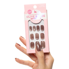 Olive & June Super Stick Mani: empaque visible para manicura rápida en casa.