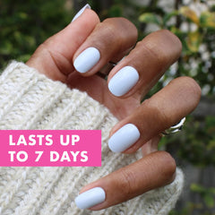 Olive & June Super Stick Mani: azul pastel con flores para look suave.