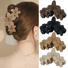 Ondder large matte claw clip in black provides strong non-slip grip for thick hair.