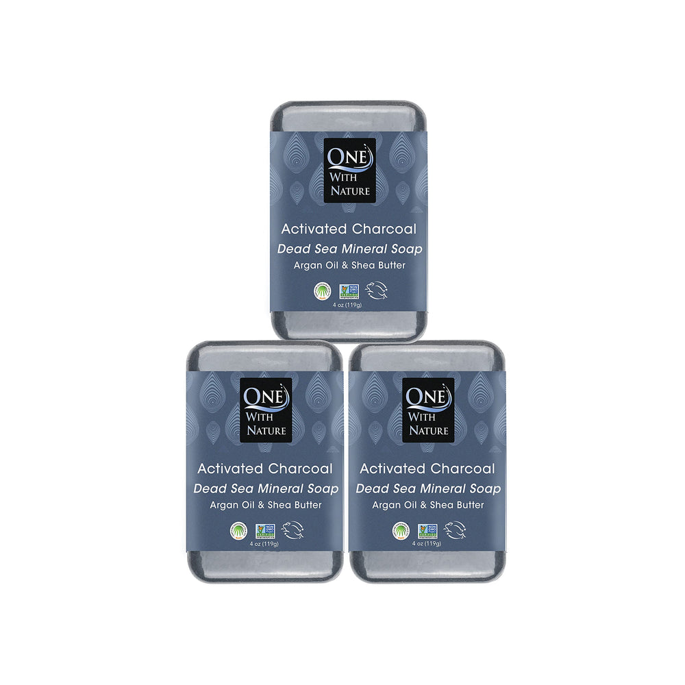 Jabón de carbón activado One With Nature 3-pack, limpieza profunda para cara y cuerpo.