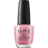 OPI Aphrodite's Pink Nightie, botella cercana, tono rosa perlado suave para un look natural.