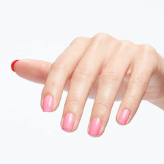 OPI Esmalte Rosa Cremoso: aplicación rápida y secado rápido para días ocupados.