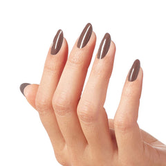 OPI Espresso Your Inner Self: acabado de brillo de salón en uñas.