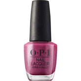 OPI laca de uñas en primer plano con color morado profundo.