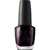 OPI uñas chutney cereza negra, acabado intenso y duradero para looks nocturnos.