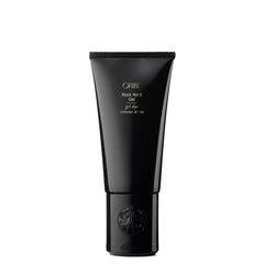 Detail shot of hair with minimal frizz and humidity resistance using Oribe gel
