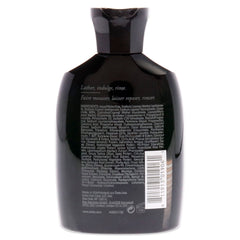 Oribe Signature Shampoo creates a luxurious rich lather for detangling and protection.