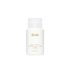OUAI limpiador corporal en tamaño de viaje, ideal para uso diario.