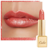 Oulac labial coral-rosado con efecto metalico 3D para brillo duradero