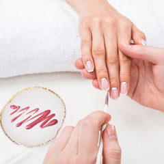 Ouligay paleta con diseño irregular para looks creativos en uñas y maquillaje.