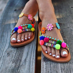 Outyua toenails applied on the toe for hassle-free grooming and look