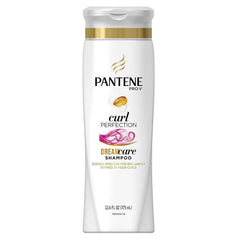 Pantene Rizos Perfección shampoo botella define rizos y controla el encrespado.