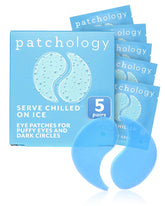 Patchology mascarillas oculares frías en caja para comenzar una rutina refrescante.