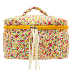 PAZIMIIK quilted makeup bag exterior adds subtle luxury on the go.