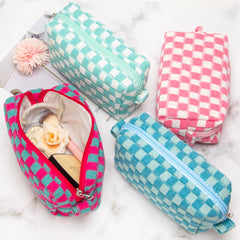PAZIMIIK checkered bag with single compartment organizes cosmetics