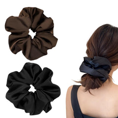 Coleta jumbo de satén negro de PIDOUDOU para cabello grueso, sujeción suave y elegante.