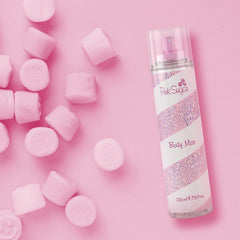 Head notes of bergamot and raspberry for a bright opening