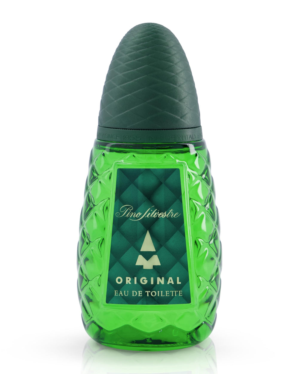 Pino Silvestre Original bottle pinecone design enhances masculine elegance for daily wear.