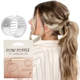 Pony Popper Clip para coleta alta con volumen duradero.