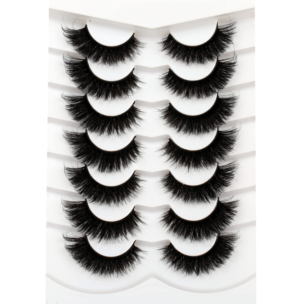 Pooplunch 8D silk lashes for cat-eye outer corner definition and lightweight comfort.
