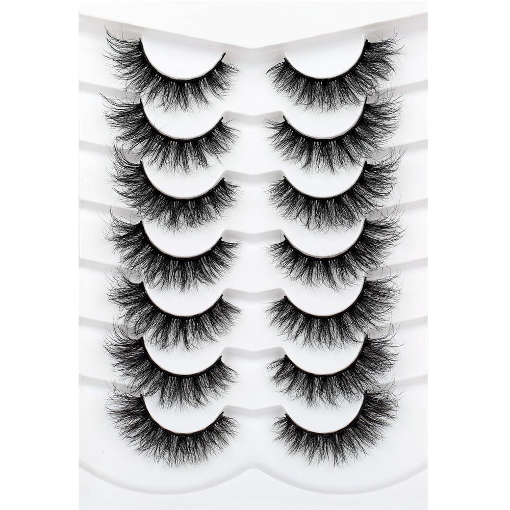 Pooplunch cat eye lashes outer corners create defined gaze and dramatic elongation.