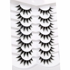 Pooplunch full-volume wispy lashes to widen and brighten your eyes.