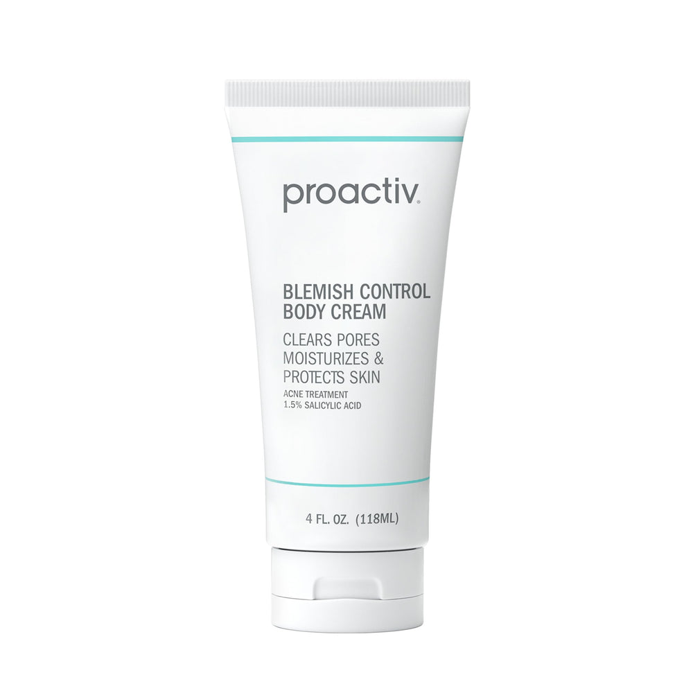 Crema corporal Proactiv en envase, ayuda a controlar imperfecciones de la piel.