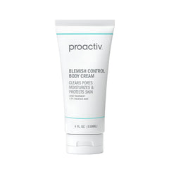 Crema corporal Proactiv en envase, ayuda a controlar imperfecciones de la piel.