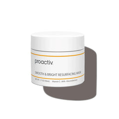 Proactiv Smooth & Bright: envase práctico para uso diario y fácil almacenamiento.
