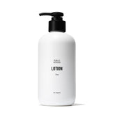 Loción Public Goods en botella para cuerpo y manos, hidratación diaria suave.