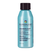 Pureology Fortalece y Cura champú en botella para cabello dañado.