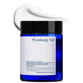 Crema Pyunkang Yul Nutricion en bote ofrece hidratación profunda para piel seca.