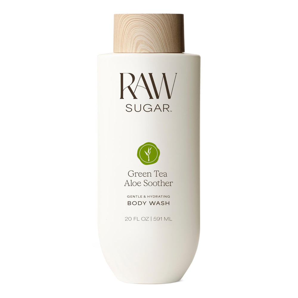 RAW SUGAR Green Tea Aloe Soother en botella, hidrata y calma la piel sensible.