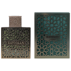 Top notes of frankincense and cardamom invite a sophisticated opening.