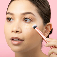 Real Techniques Expert Concealer Brush with extended ferrules for durable, steady grip.