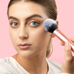Real Techniques ultra-plush bristles close-up show blending capability.