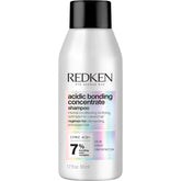Redken Acidic Bonding Concentrate: botella de champú para aplicación suave