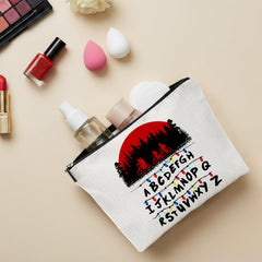 Repnalm Friends Makeup Bag zipper detail highlights the durable metal zip for daily use