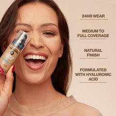 Textura natural de Revlon ColorStay que no se siente pesada.