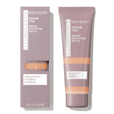 Revlon Illuminance Serum: botella y aplicación para un acabado natural y ligero.