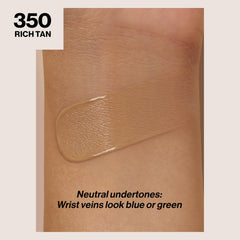 Revlon ColorStay, aplicación suave para una cobertura uniforme.