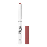 REVLON PhotoReady Blur Liner aplica suave para labios definidos.